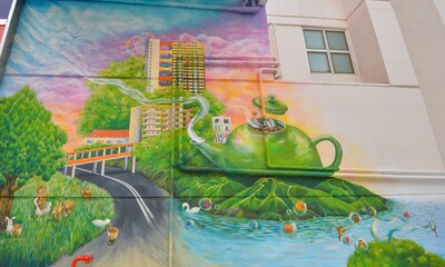 Cho Yiu Chuen is Hong Kong’s first public housing estate built with a swimming pool. HS launched a Mind-friendly Project for the tenants and artists to collaborate in creating murals at the estate to enhance residents’ sense of belonging.